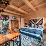 Ξενοδοχείο με διαμερίσματα Rich Witch Villa&spa