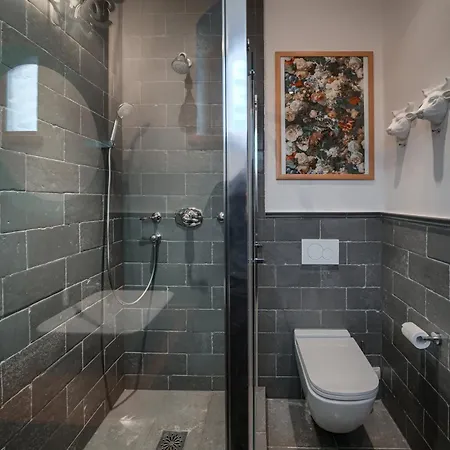 Rich Witch Villa&spa كوشتيليسكا