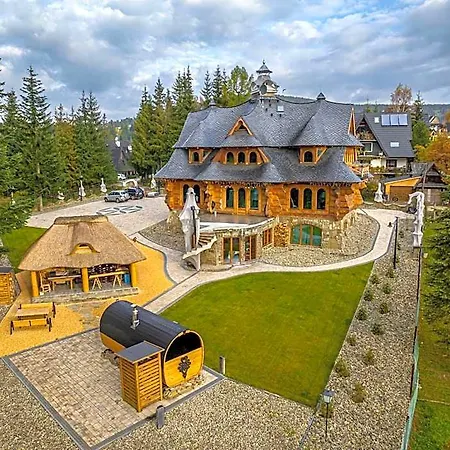 Rich Witch Villa&spa كوشتيليسكا